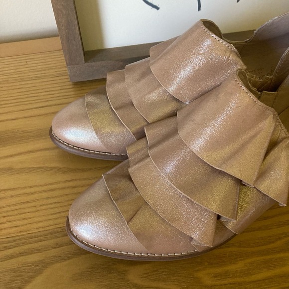 Seychelles Anthropology Champagne Open Ruffle Mid Leather Bootie Size 8 - Picture 2 of 8